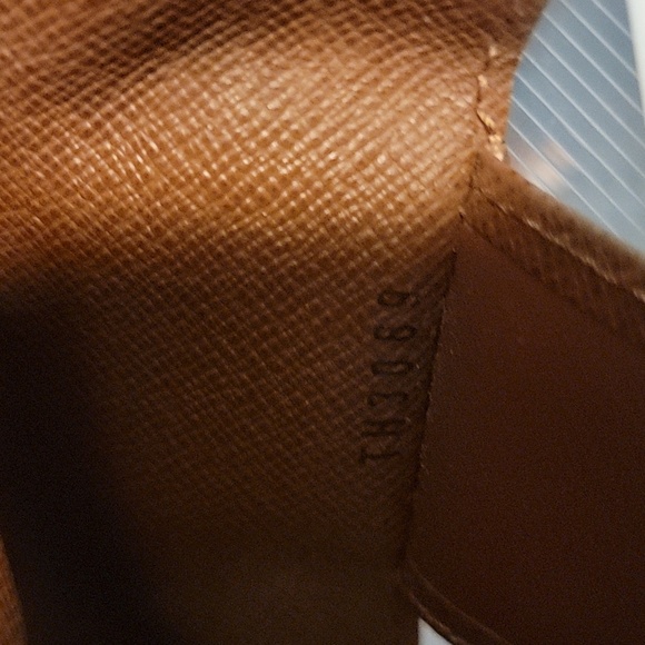 Louis Vuitton Key holder - Picture 13 of 13